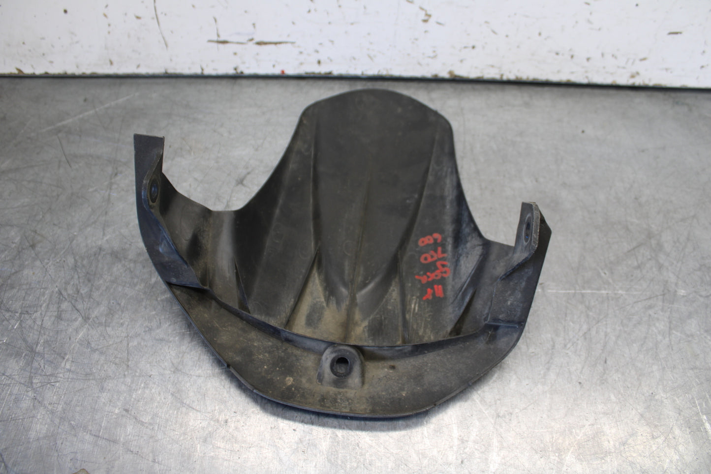 11-24 SUZUKI GSXR  600 750 REAR BACK WHEEL TIRE HUGGER FENDER BB95