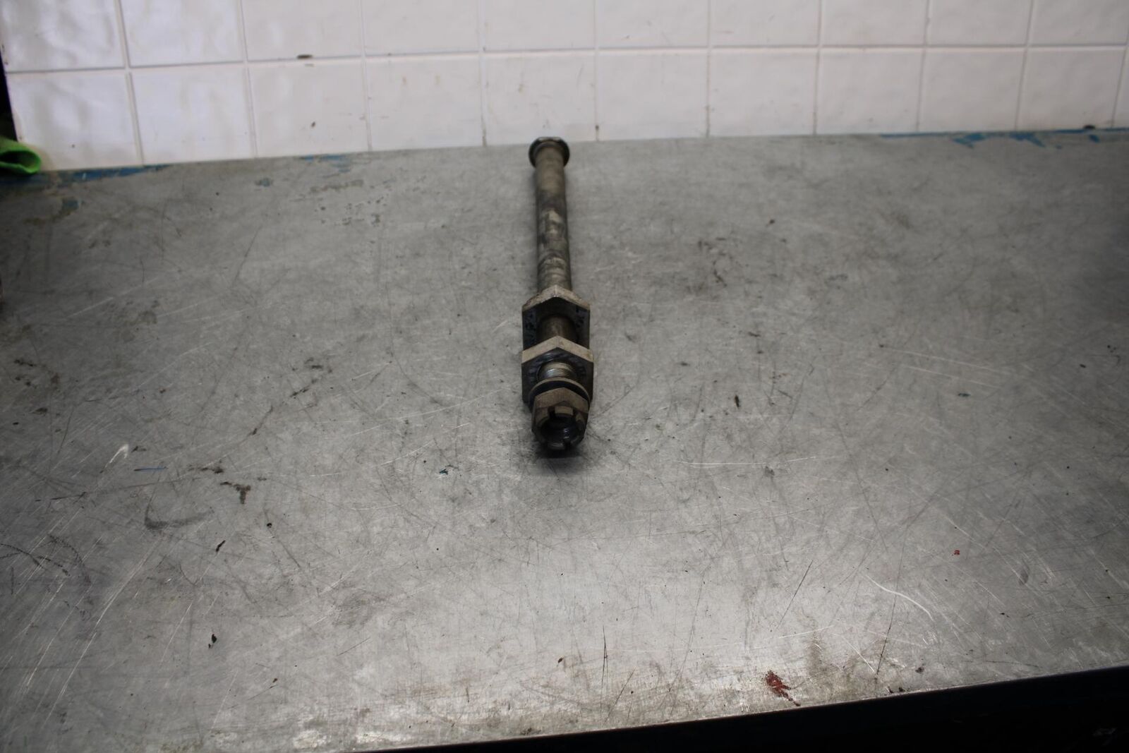 06-07 KAWASAKI NINJA ZX14R REAR AXLE BACK WHEEL RIM PIVOT BOLT AXEL bb433