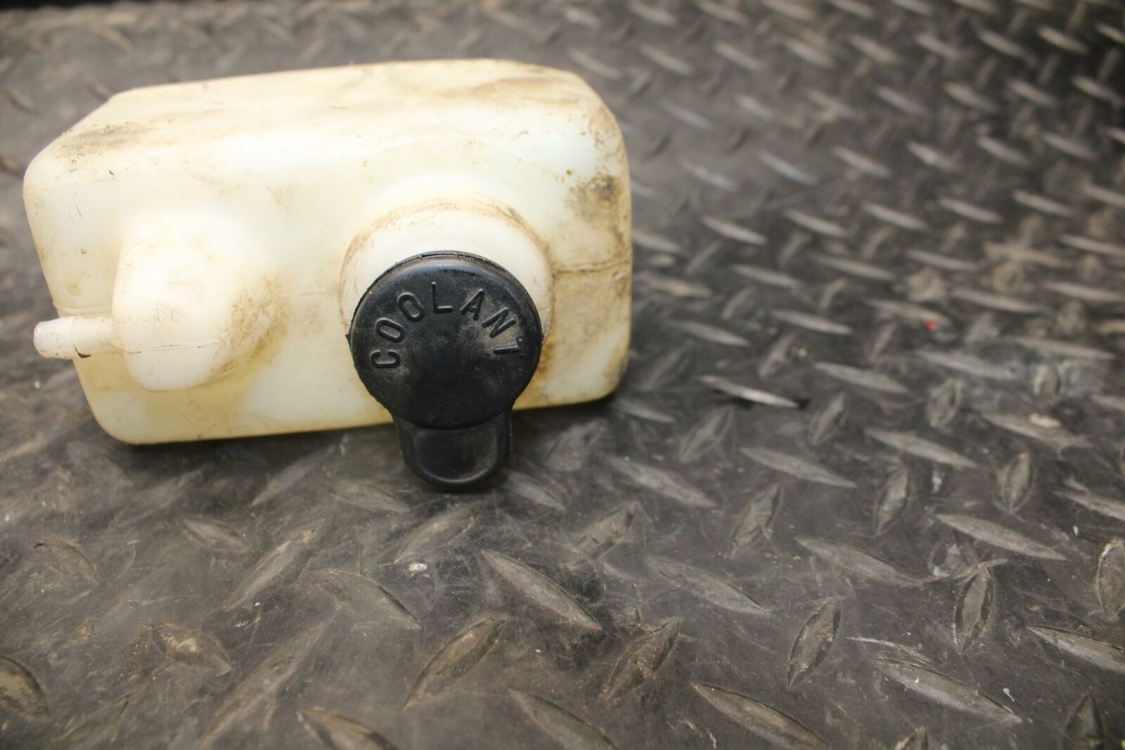 2004 Yamaha Banshee 350 YFZ350 COOLANT WATER TANK RESERVOIR BOTTLE BB232