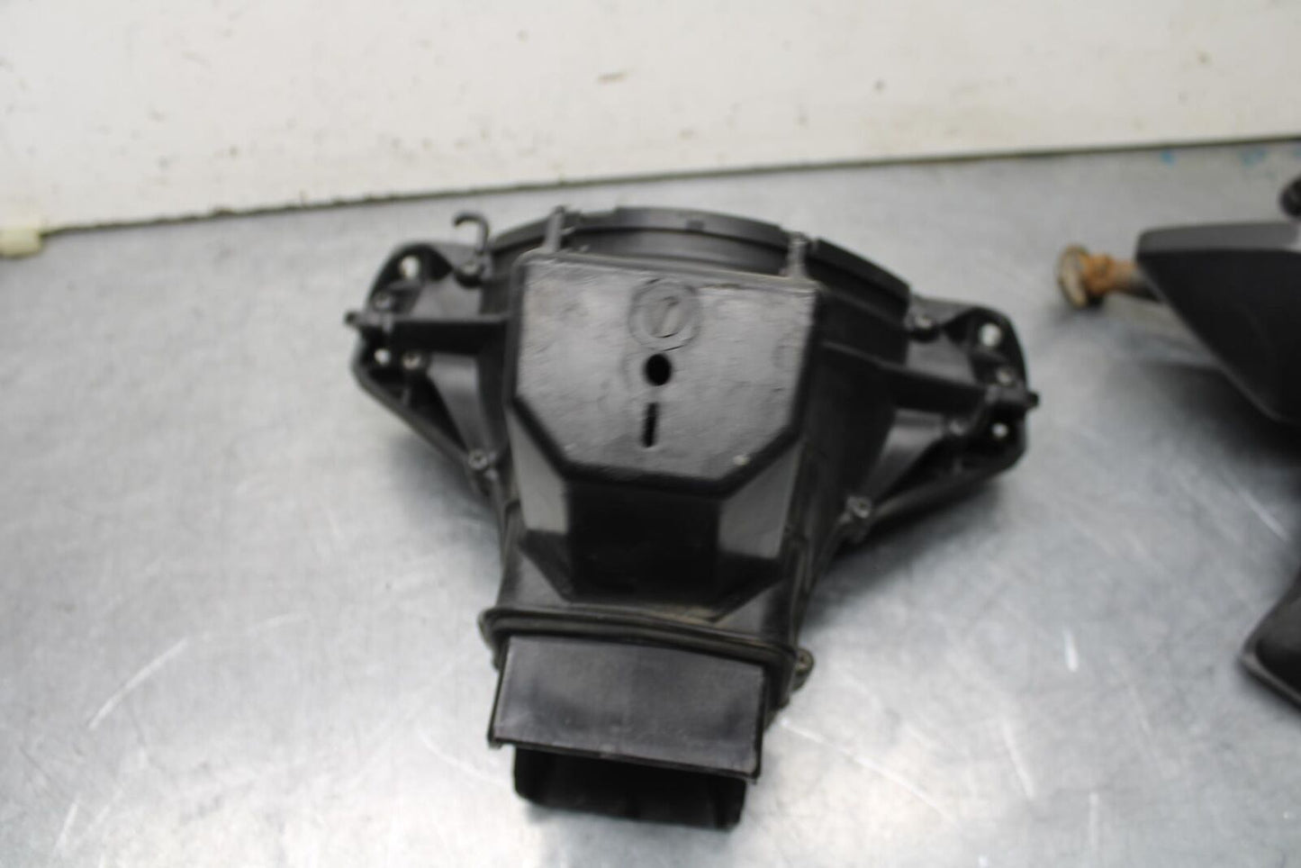 09-12 KAWASAKI NINJA ZX6R RAM AIR INTAKE TUBE DUCT BB640