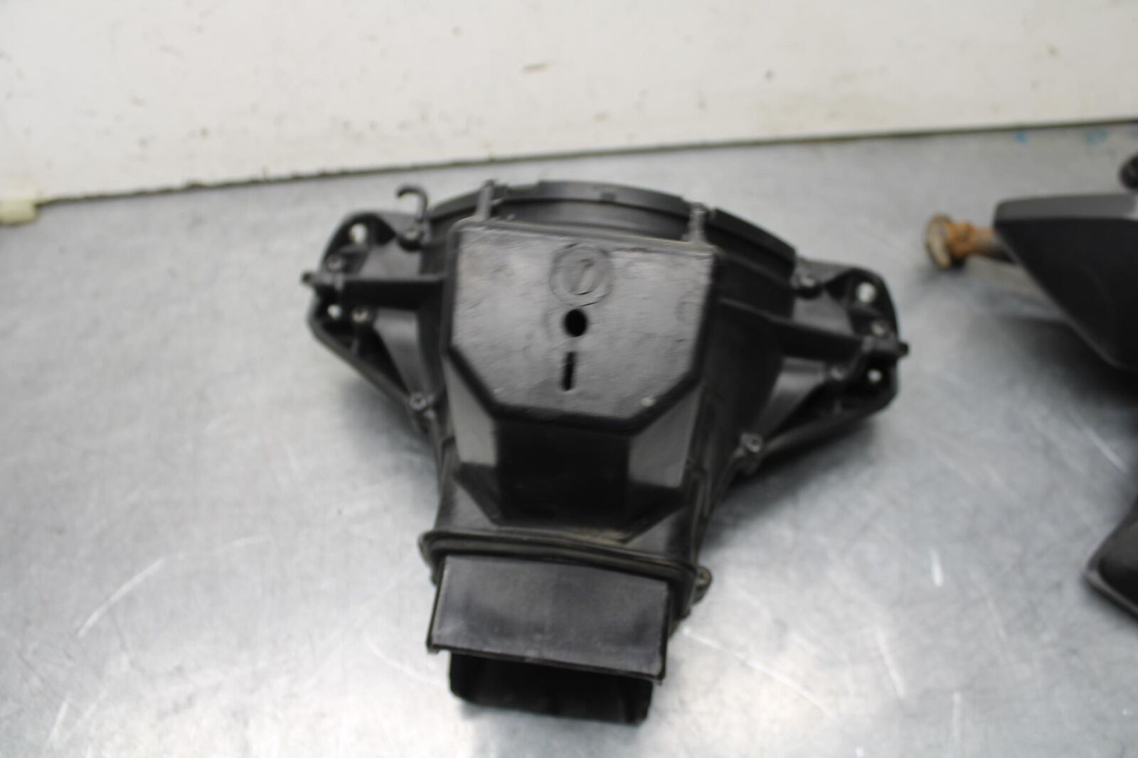 09-12 KAWASAKI NINJA ZX6R RAM AIR INTAKE TUBE DUCT BB640