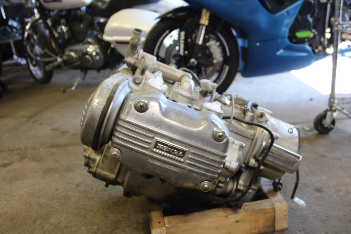 76-77 HONDA GOLDWING 1000 ENGINE MOTOR BB171