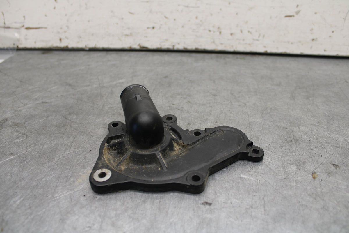 22-24 YAMAHA XSR900 ENGINE WATER COOLANT PUMP COVER BB683