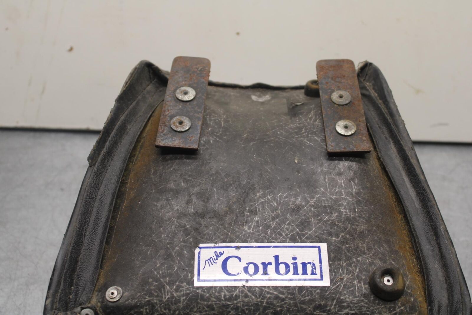 1988 Yamaha FZ600 FRONT DRIVERS SEAT PAD SADDLE BB601