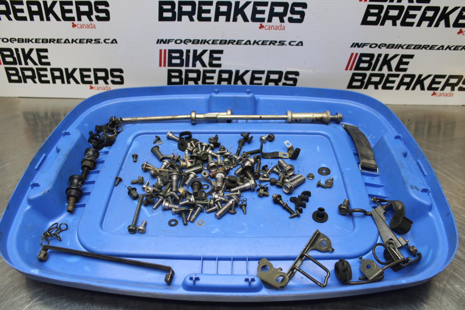 04-05 KAWASAKI NINJA ZX10R MOUNTING BOLTS HARDWARE MOTOR SCREWS BB163