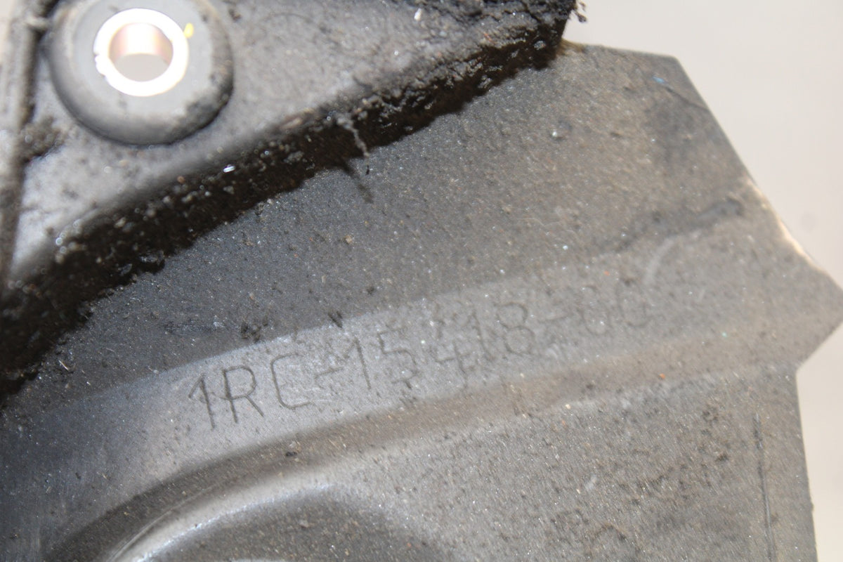 16 YAMAHA XSR900 ENGINE SPROCKET COVER BB786