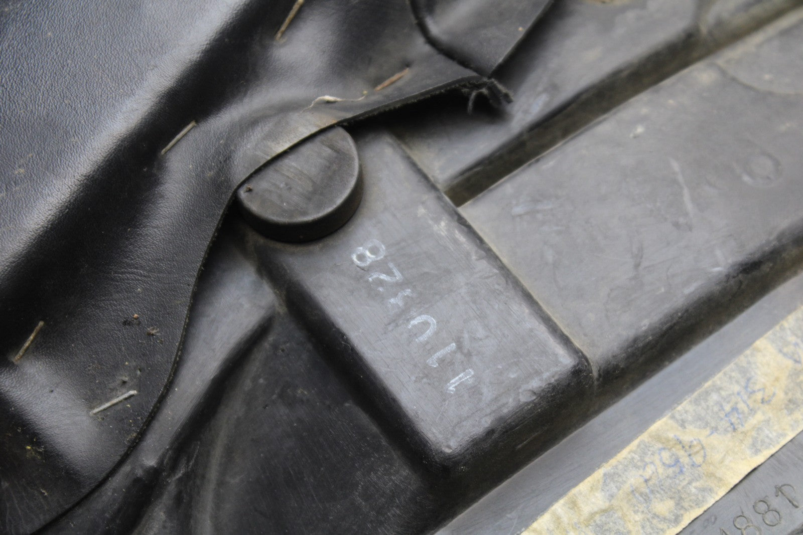 03-08 KAWASAKI VULCAN 1600 FRONT DRIVERS SEAT BB196