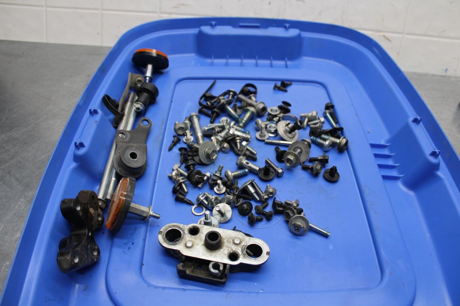2015 Suzuki GSXR750 MISCELLANEOUS MOUNTING BOLTS HARDWARE MOTOR SCREWS BB595