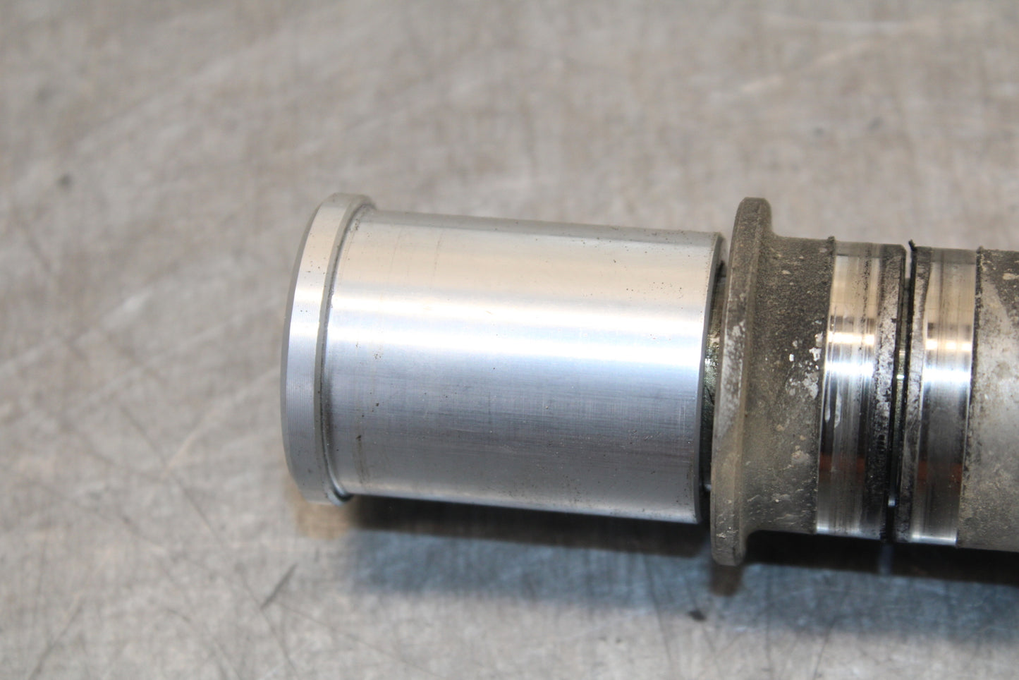 16 KAWASAKI NINJA ZX10R FRONT WHEEL RIM AXLE PIVOT BOLT 41068-0594 BB650