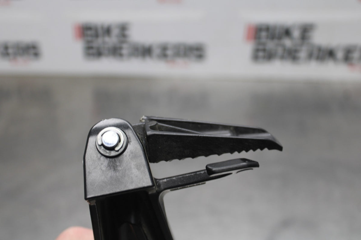 15-26 SUZUKI GSXR600 LEFT REAR BACK PASSENGER PEG BB888