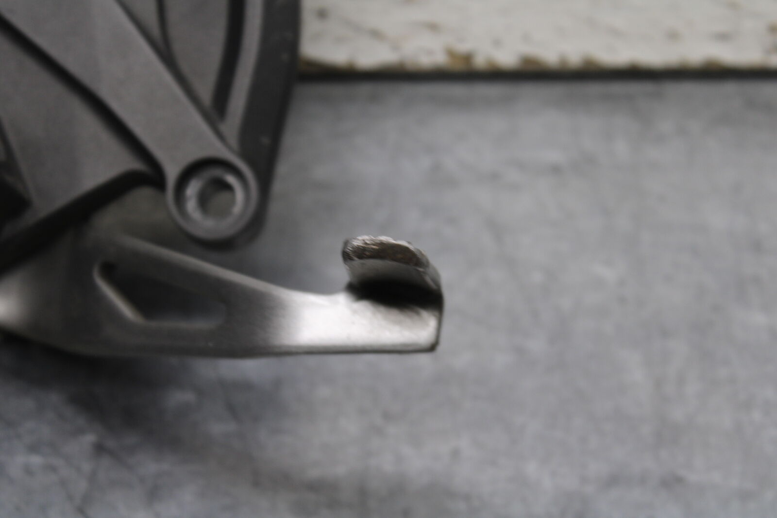 12-13 KAWASAKI Z1000 RIGHT REARSET REAR SET DRIVER FOOT PEG REST STOP BB743