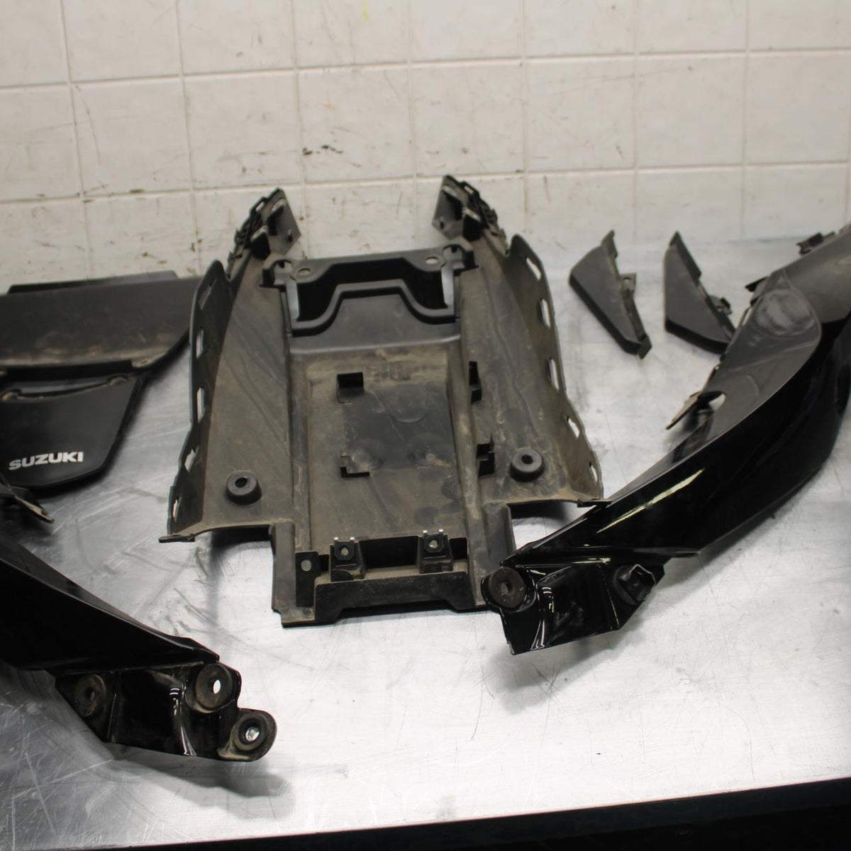 17-23 SUZUKI GSXR 250 GSX250RL8 BLACK REAR BACK TAIL FAIRING COWL SHROUD BB490