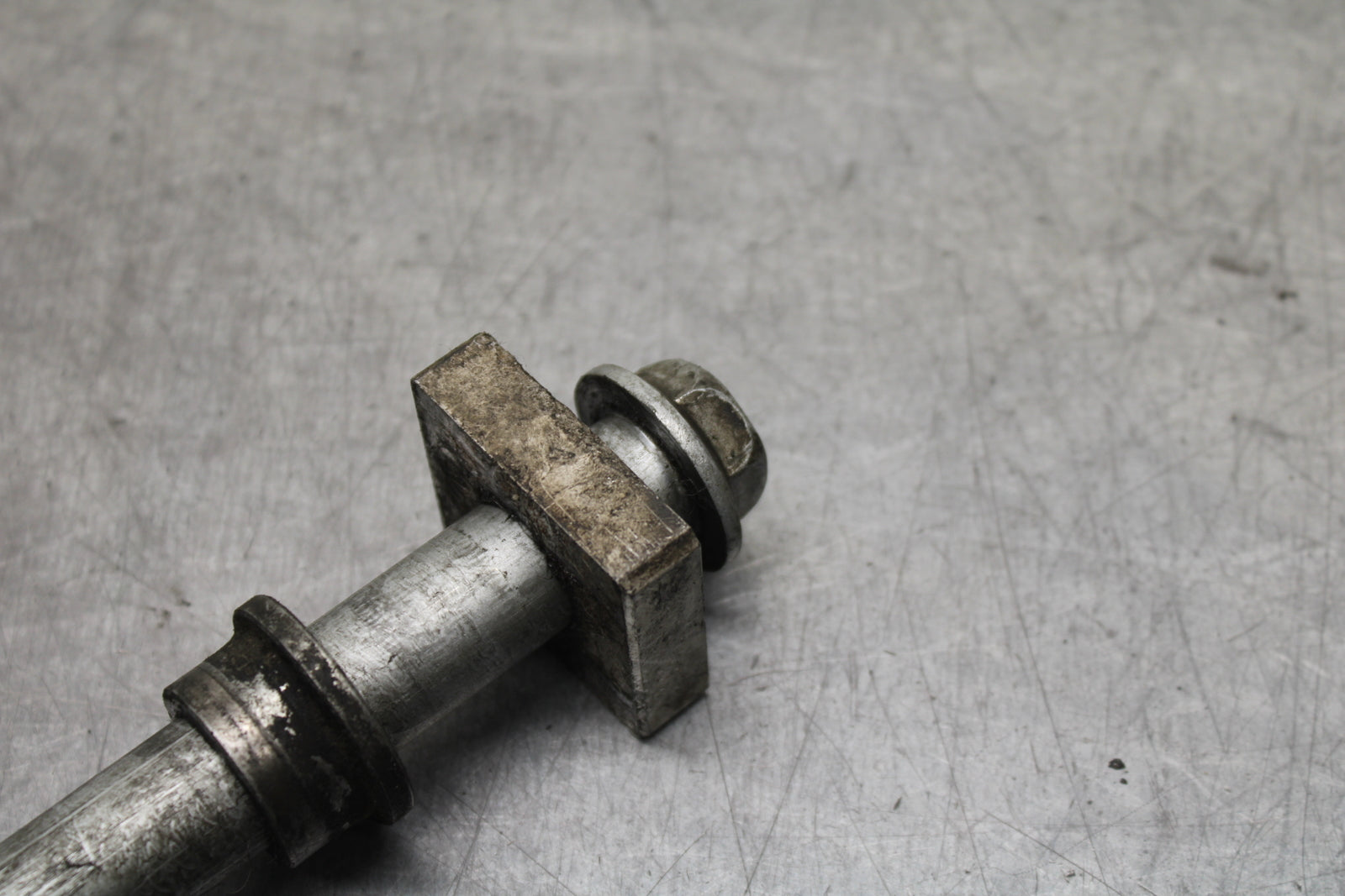 14-15 KAWASAKI NINJA 650 EX650F ABS REAR AXLE WHEEL RIM PIVOT BOLT AXEL BB741