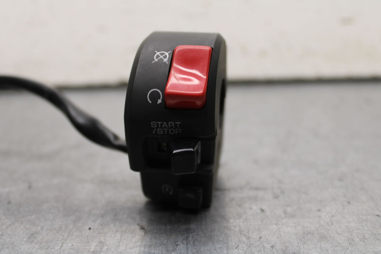 16 KAWASAKI NINJA ZX10R RIGHT HANDLE KILL OFF START SWITCH SWITCHES BB650