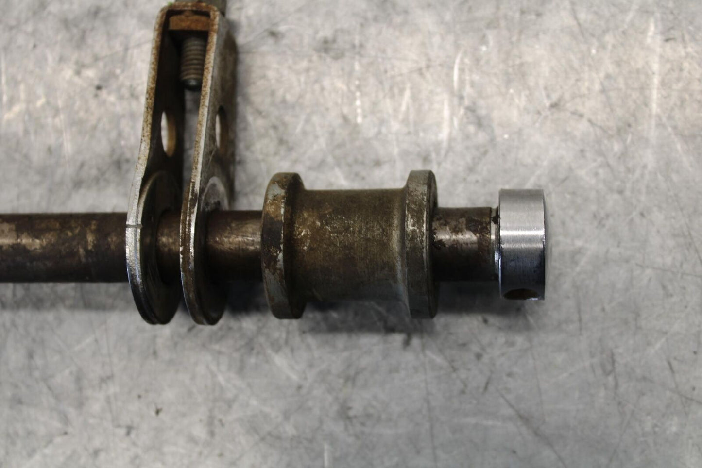 1974 Yamaha RD350 REAR AXLE BACK WHEEL RIM PIVOT BOLT AXEL BB53