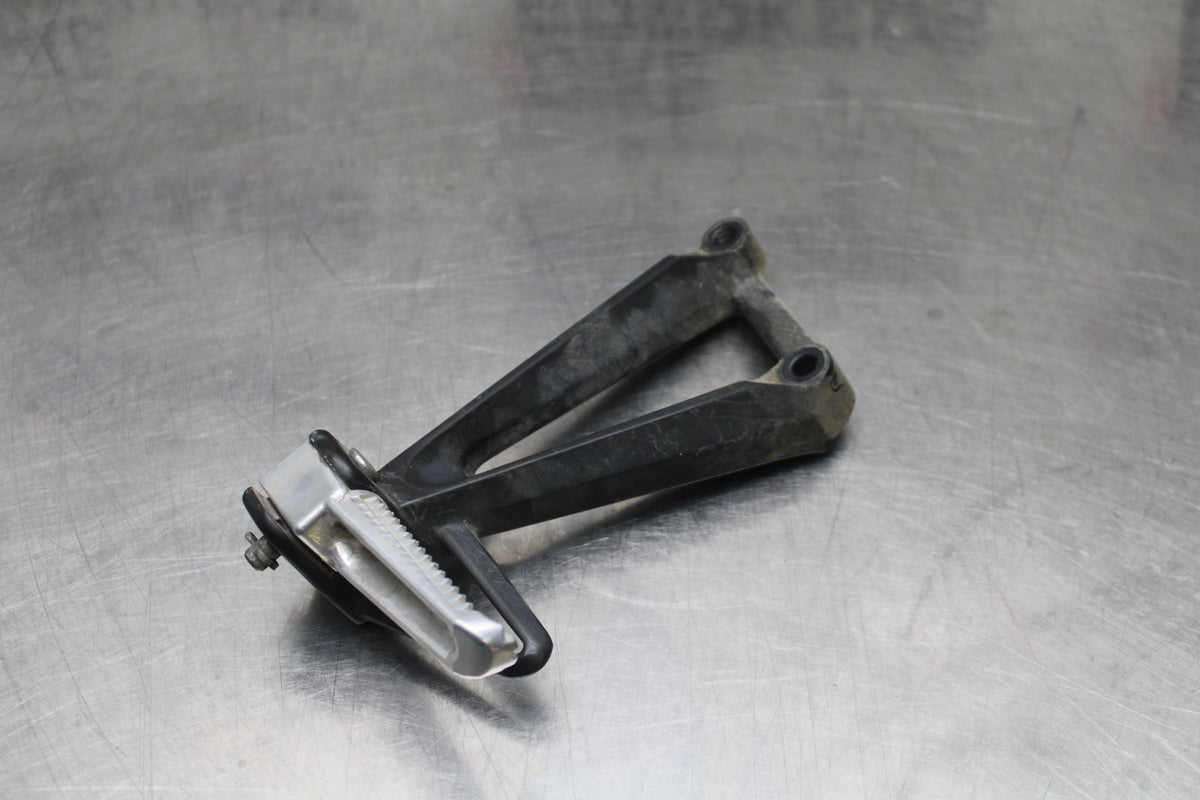 17-18 YAMAHA YZF R3 LEFT REAR BACK PASSENGER PEG BB813