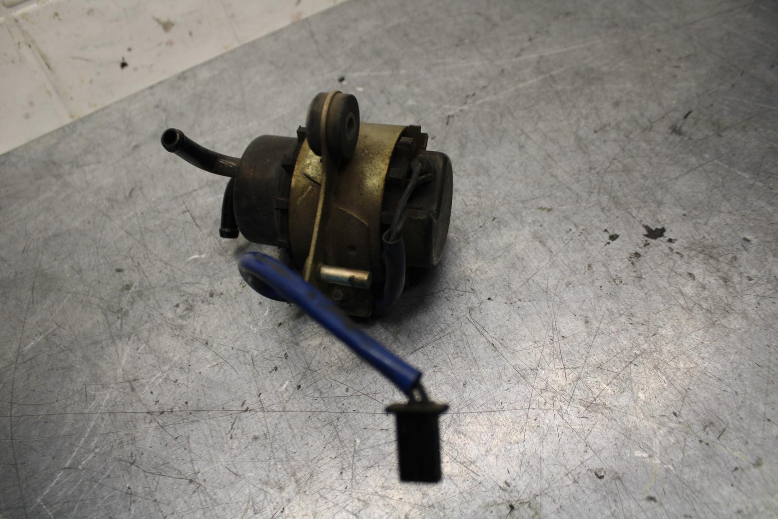 89-90 YAMAHA FZR600 FUEL PUMP GAS PETROL SENDER UNIT BB76