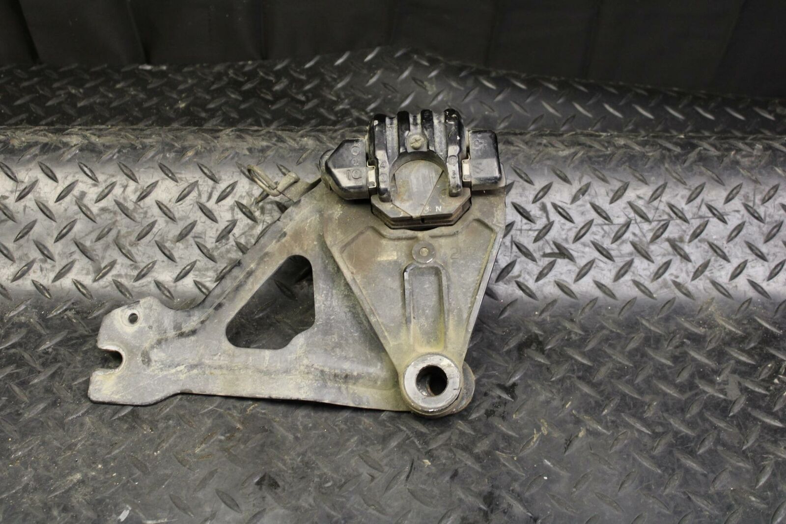 80-81 YAMAHA XS1100 SPECIAL REAR BACK BRAKE CALIPER W MOUNT BRACKET bb174