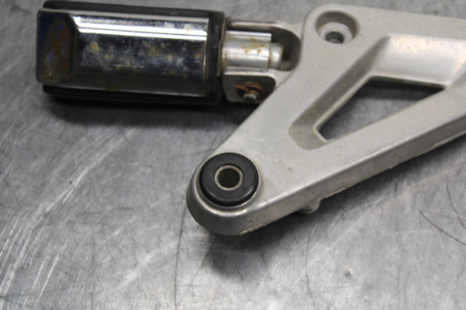 82-83 HONDA V45 MAGNA REAR PASSENGER FOOT STEP PEG BB107