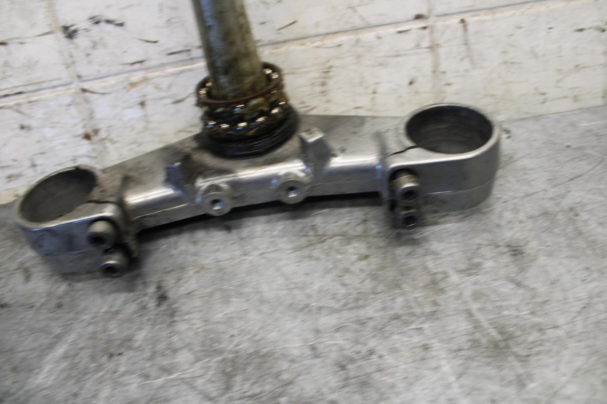 2002 Yamaha YZF R6  FORKS CLAMP LOWER TRIPLE TREE STEM 5MT-23340-00-00 BB545