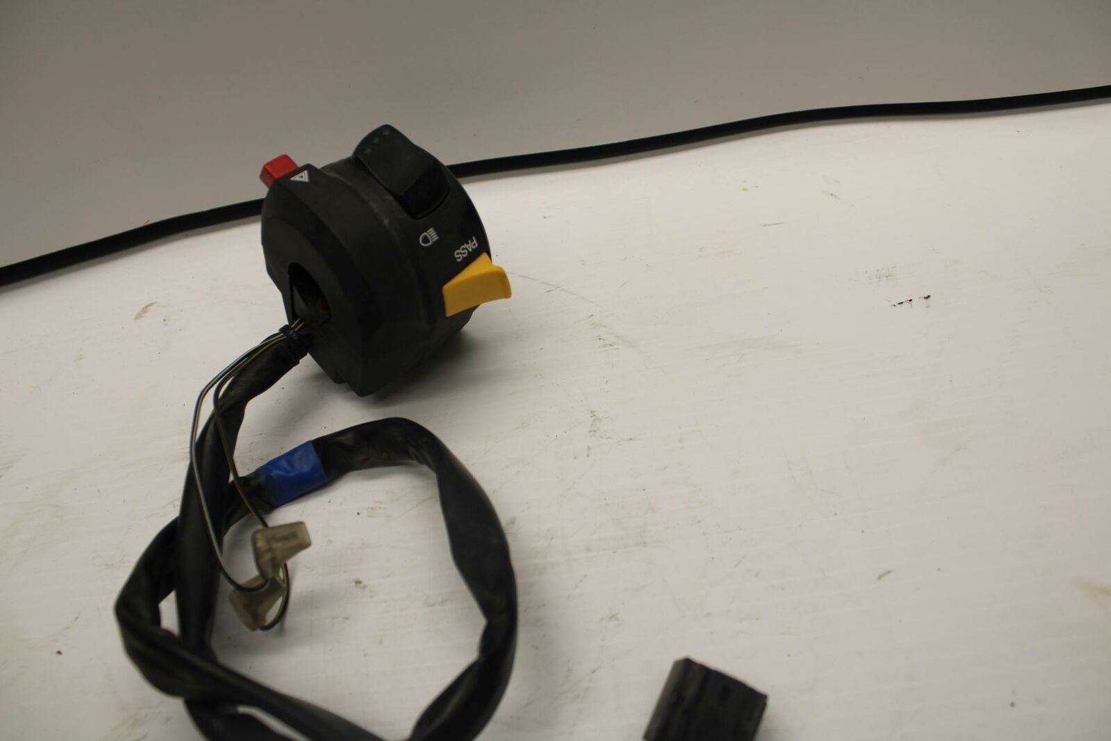 13-16 SUZUKI BANDIT 1250S ABS LEFT  HANDLE HORN SIGNALS SWITCH SWITCHES  BB238
