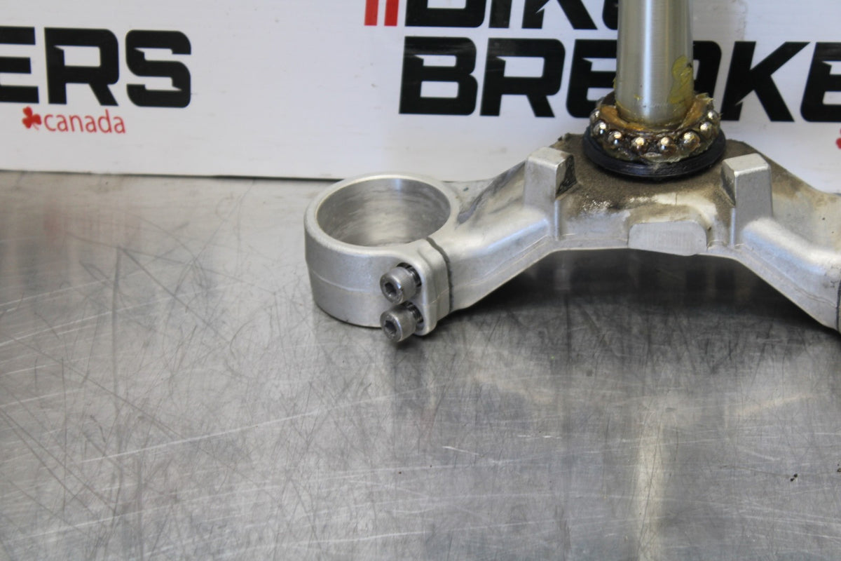 04-05 YAMAHA YZF R1 FRONT FORKS CLAMP LOWER TRIPLE TREE STEM BB173