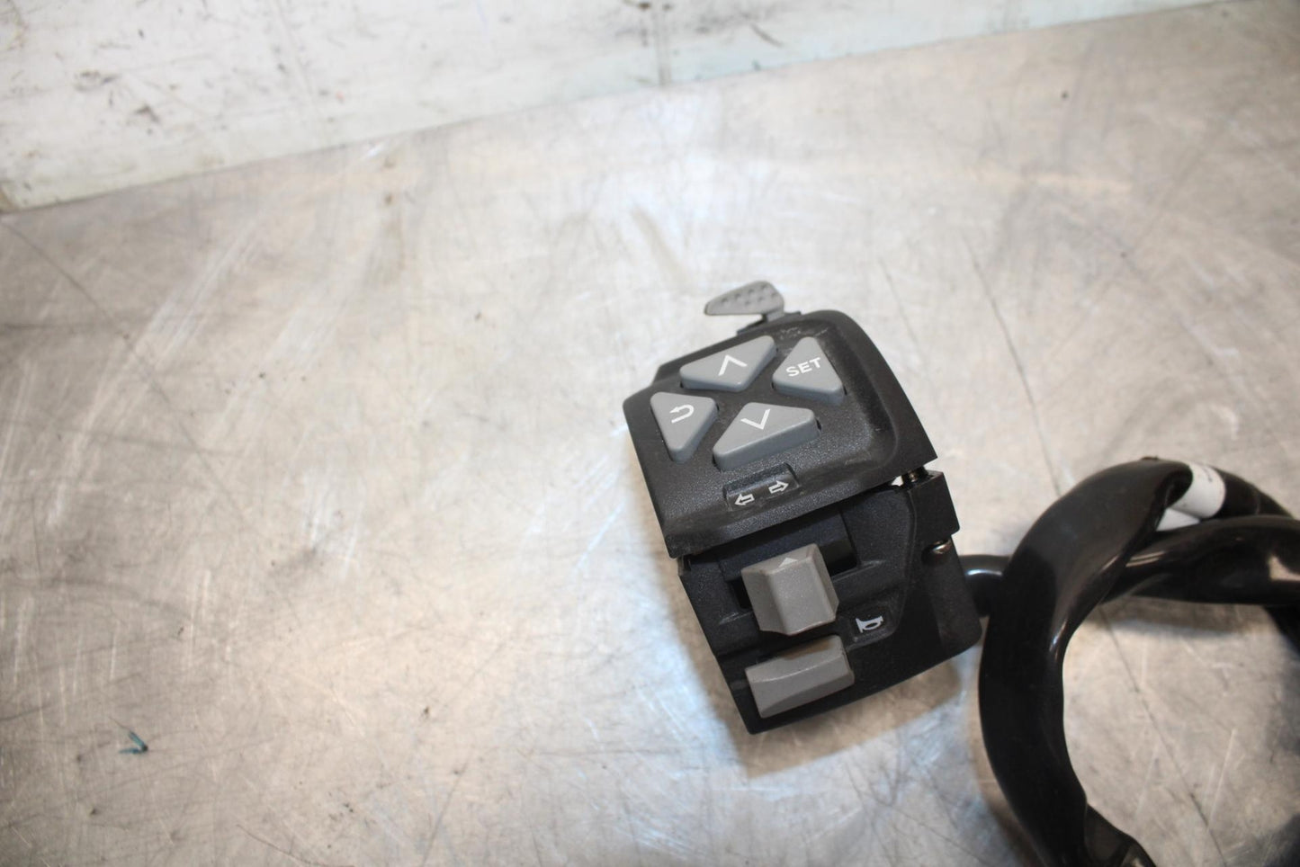 22 KTM 890 ADVENTURE   LEFT CLIP ON HANDLE HORN SIGNALS SWITCH SWITCHES BB514