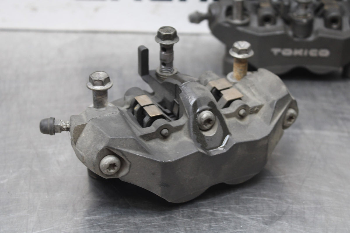 06-07 SUZUKI GSXR 600 RIGHT LEFT FRONT BRAKE CALIPER SET PAIR CALIPERS BB820