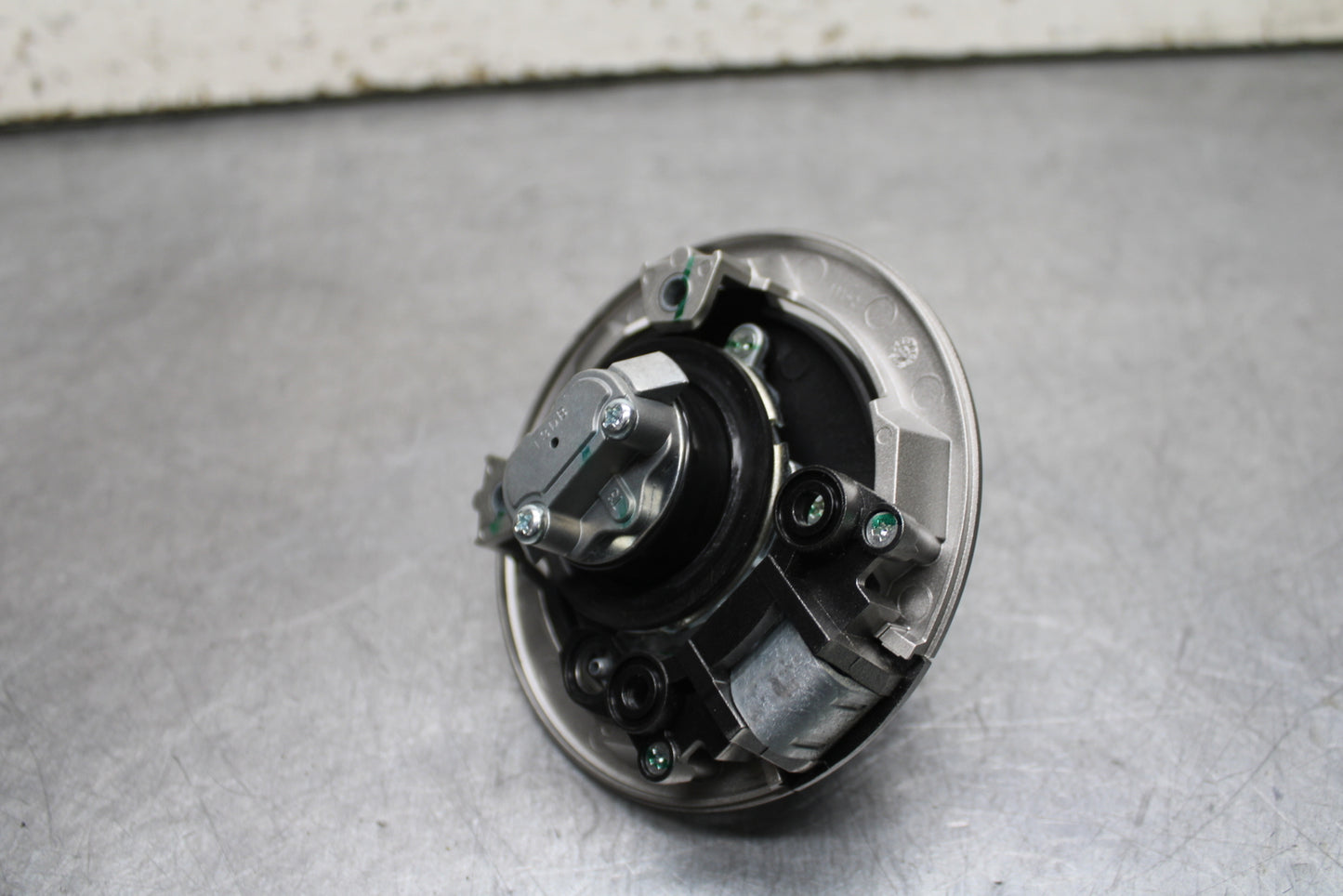 24 KAWASAKI NINJA 500 ABS FUEL TANK GAS CAP BB730