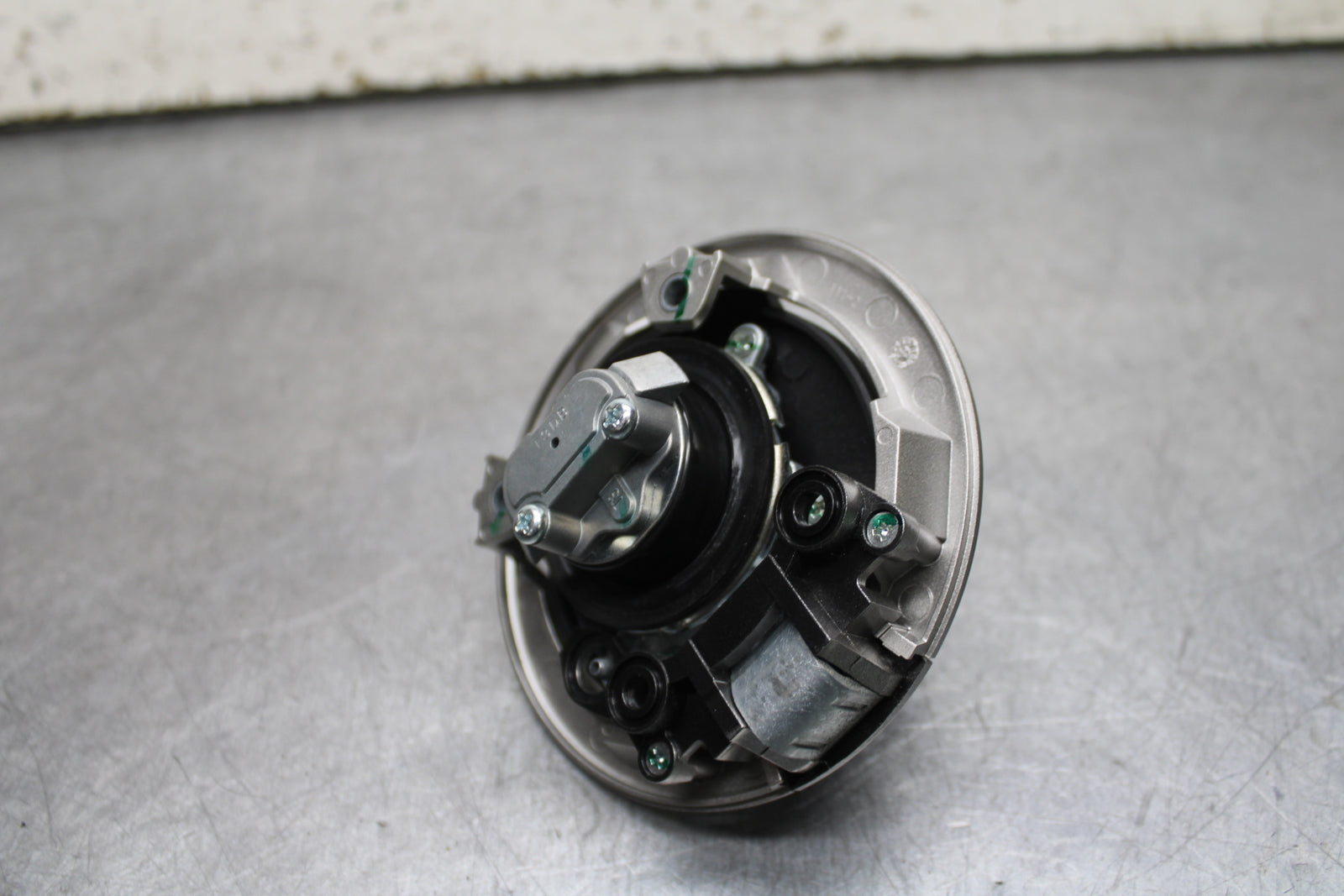 24 KAWASAKI NINJA 500 ABS FUEL TANK GAS CAP BB730