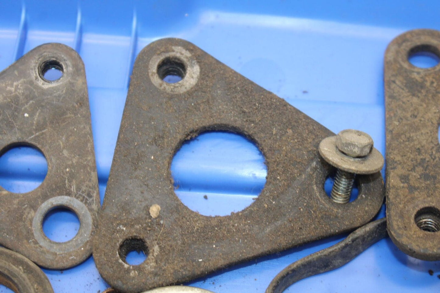 80-83 SUZUKI GS750E ENGINE MOTOR MOUNTS AND MISCELLANEOUS BOLTS BB82