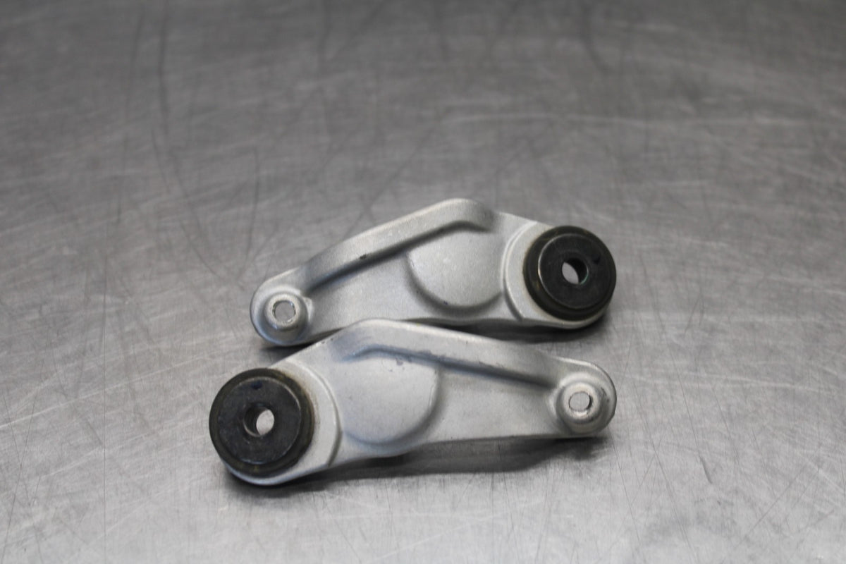 08-16 YAMAHA YZF R6 FRONT GAS TANK BRACKET MOUNT BB929