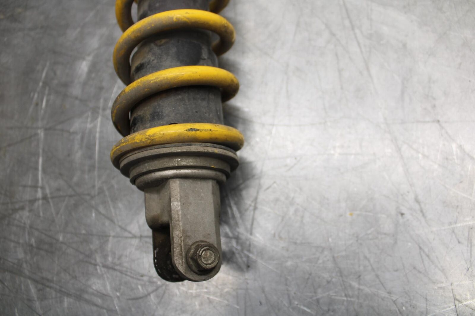 2004 Suzuki GSXR600 REAR BACK SHOCK ABSORBER SUSPENSION 62100-29G00-163 BB329 B