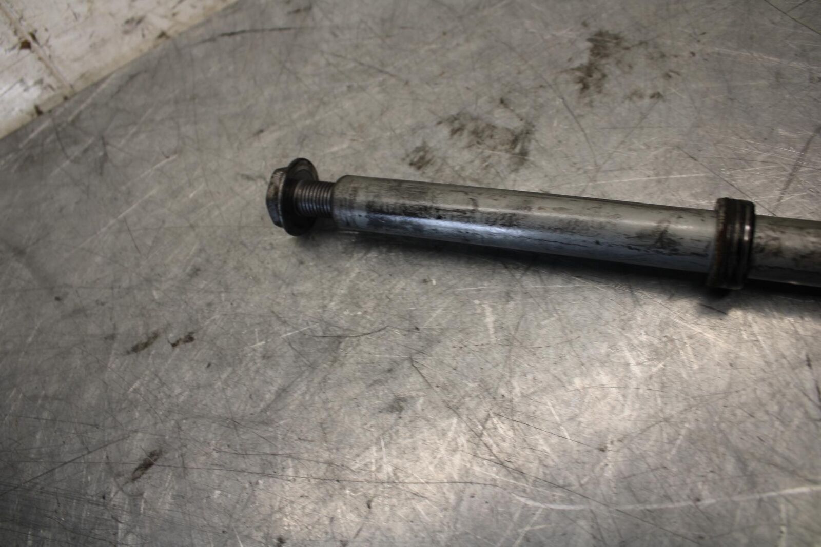 2011 Honda CBR600RR FRONT WHEEL RIM AXLE PIVOT BOLT 44301-MFJ-D00 BB520