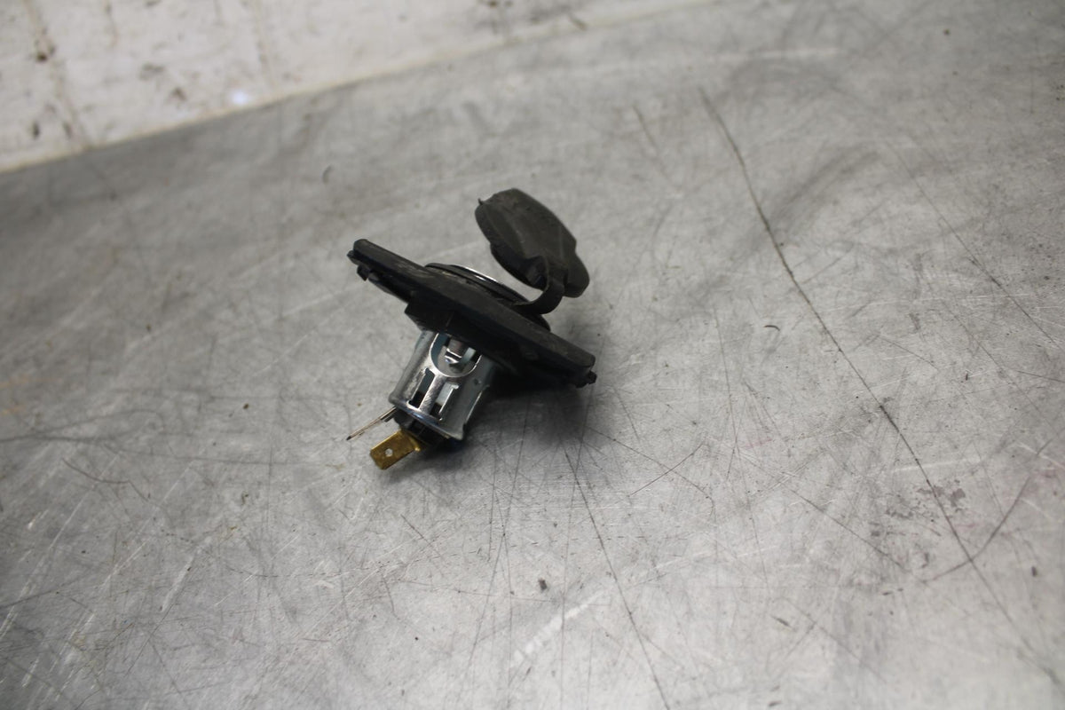 22 KTM 890 ADVENTURE   AUX POWER PLUG BB514