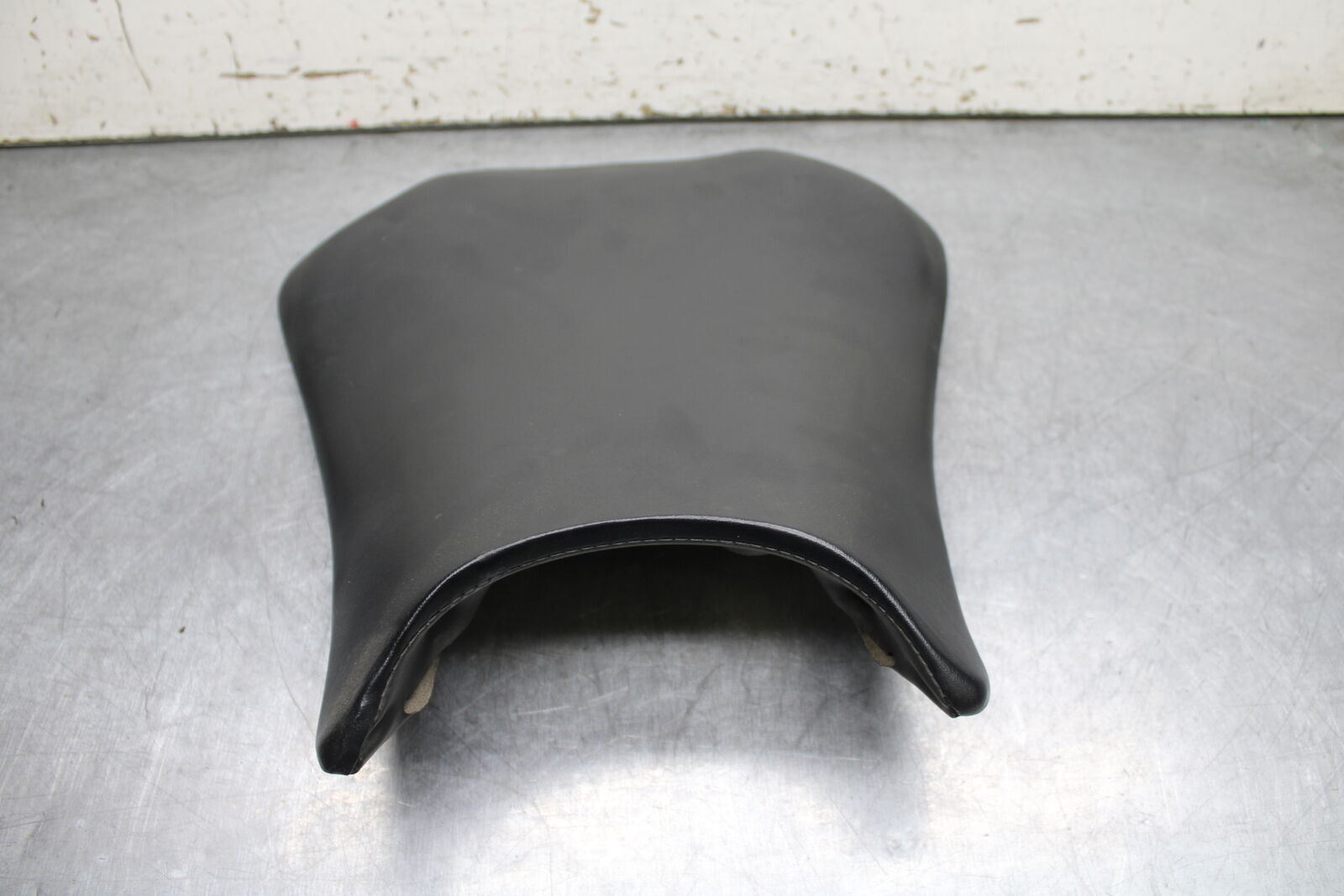 05-06 HONDA CBR600RR FRONT DRIVERS SEAT PAD SADDLE PILLION BB727