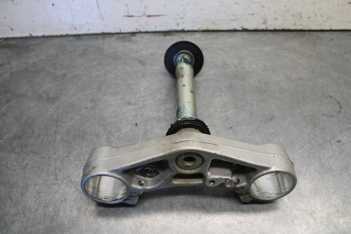 07-08 TRIUMPH DAYTONA 675 FRONT FORKS CLAMP LOWER TRIPLE TREE STEM BB685