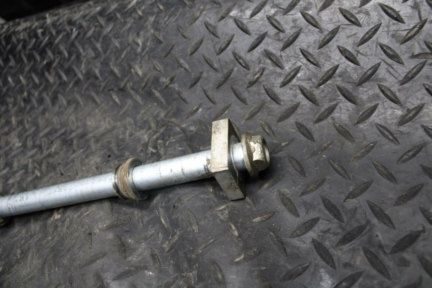 12-17 KAWASAKI NINJA 650 REAR AXLE BACK WHEEL RIM PIVOT  41068-0054 BB211