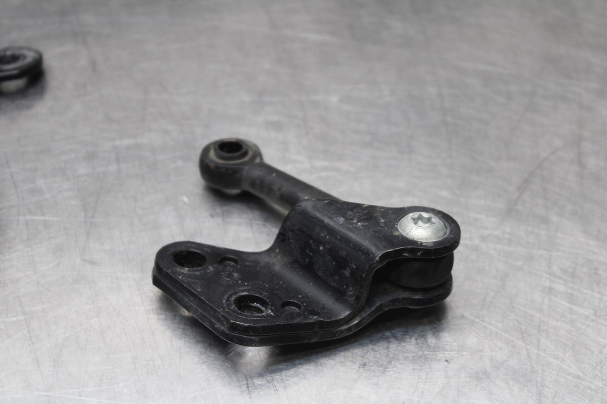 07 HARLEY-DAVIDSON SPORTSTER 1200 CUSTOM XL1200C ENGINE MOUNT BRACKET SET BB833