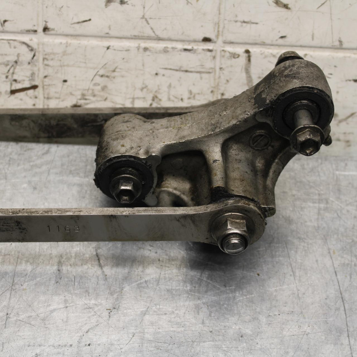 2000 Kawasaki Ninja ZX9R ZX900F REAR DOGBONE SHOCK LINKAGE LINK 39007-1287 BB70