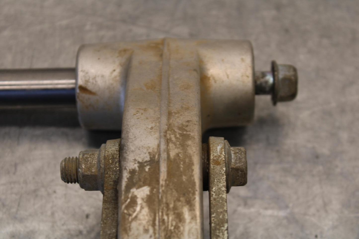 2015 Yamaha FZ09 REAR DOGBONE SHOCK LINKAGE LINK 1RC-2217A-00-00 BB69