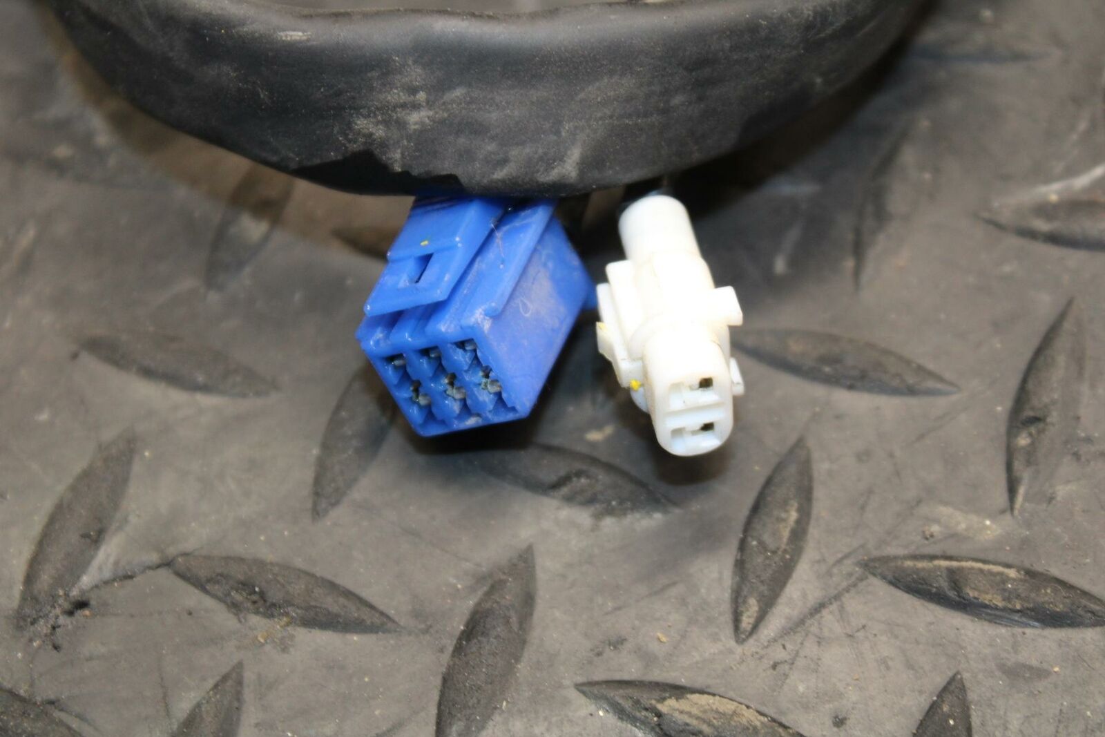 09-14 YAMAHA YZF R1 RIGHT CLIP ON HANDLE KILL OFF START SWITCH SWITCHES BB196