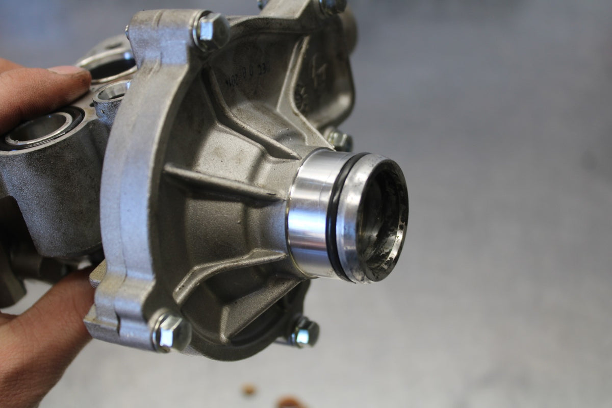 15 TRIUMPH TIGER 800 ENGINE MOTOR OIL PUMP BB873