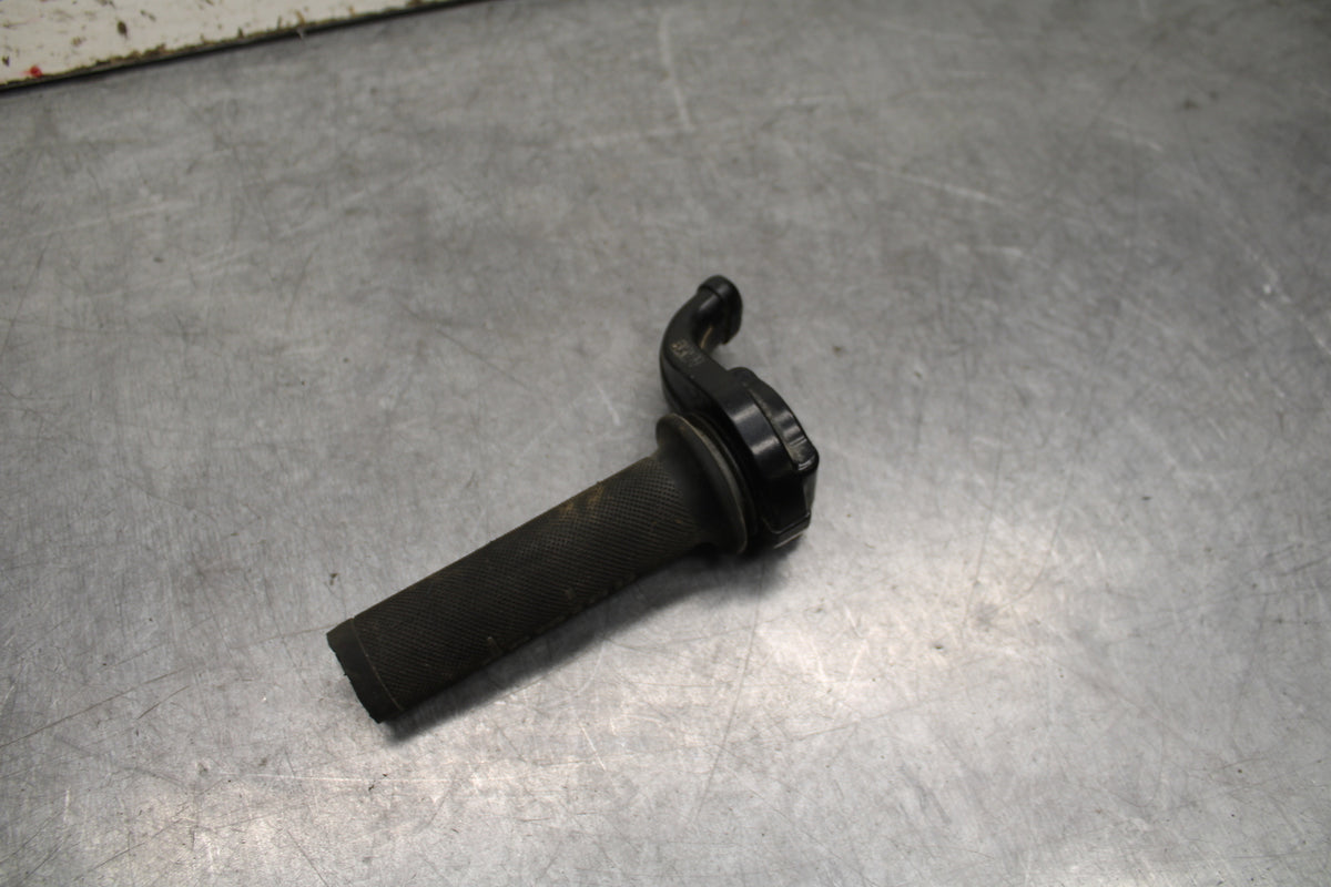 07-08 YAMAHA YZF R1 THROTTLE CABLE LINE HOUSING GUIDE BB724