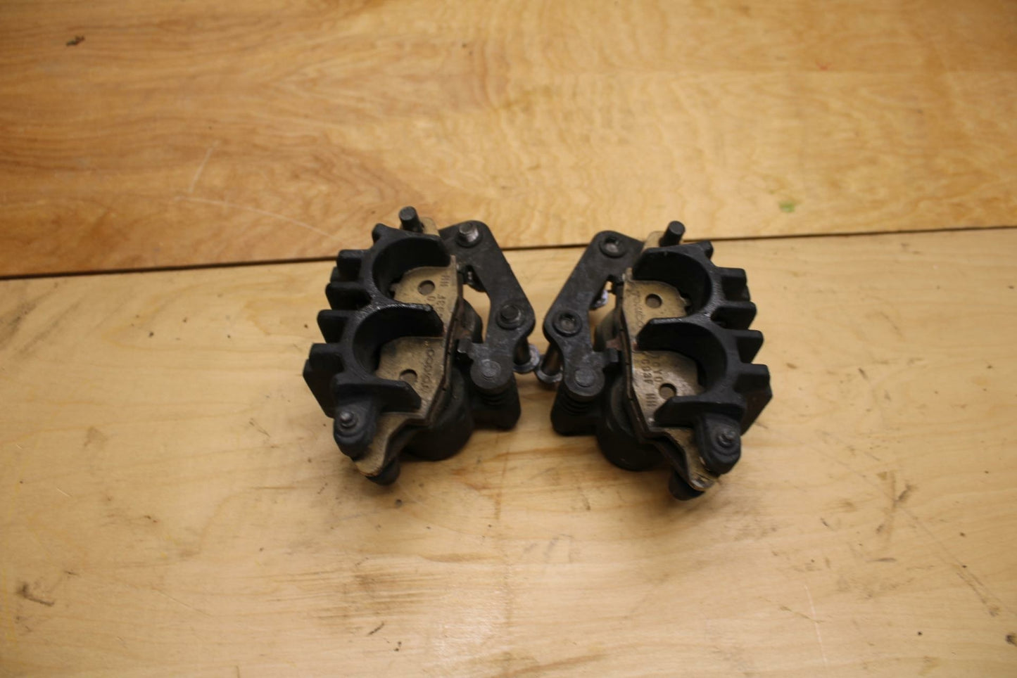 09-10 KAWASAKI ER-6N RIGHT LEFT FRONT BRAKE CALIPER SET PAIR CALIPERS BB325