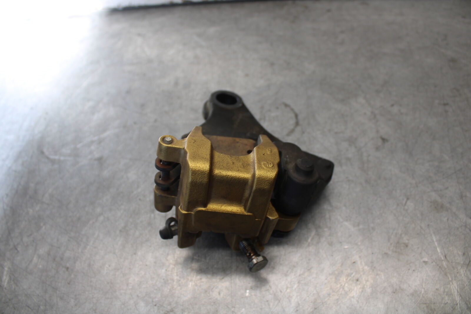 07-08 TRIUMPH DAYTONA 675 REAR BACK BRAKE CALIPER W MOUNT BRACKET BB685