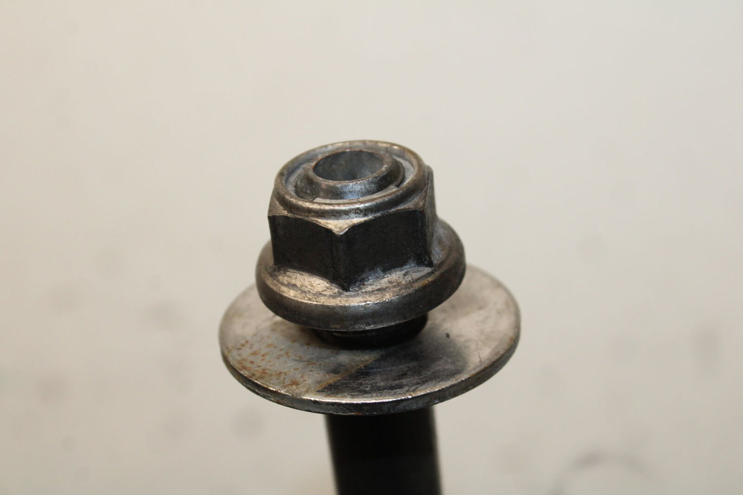 99-00 YAMAHA V STAR 1100 REAR AXLE BACK WHEEL RIM PIVOT BOLT AXEL BB711