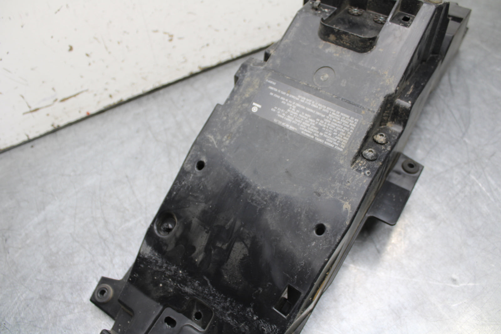 22-24 YAMAHA XSR900 REAR BACK TAIL UNDERTAIL BATTERY TRAY PLASTIC BB710