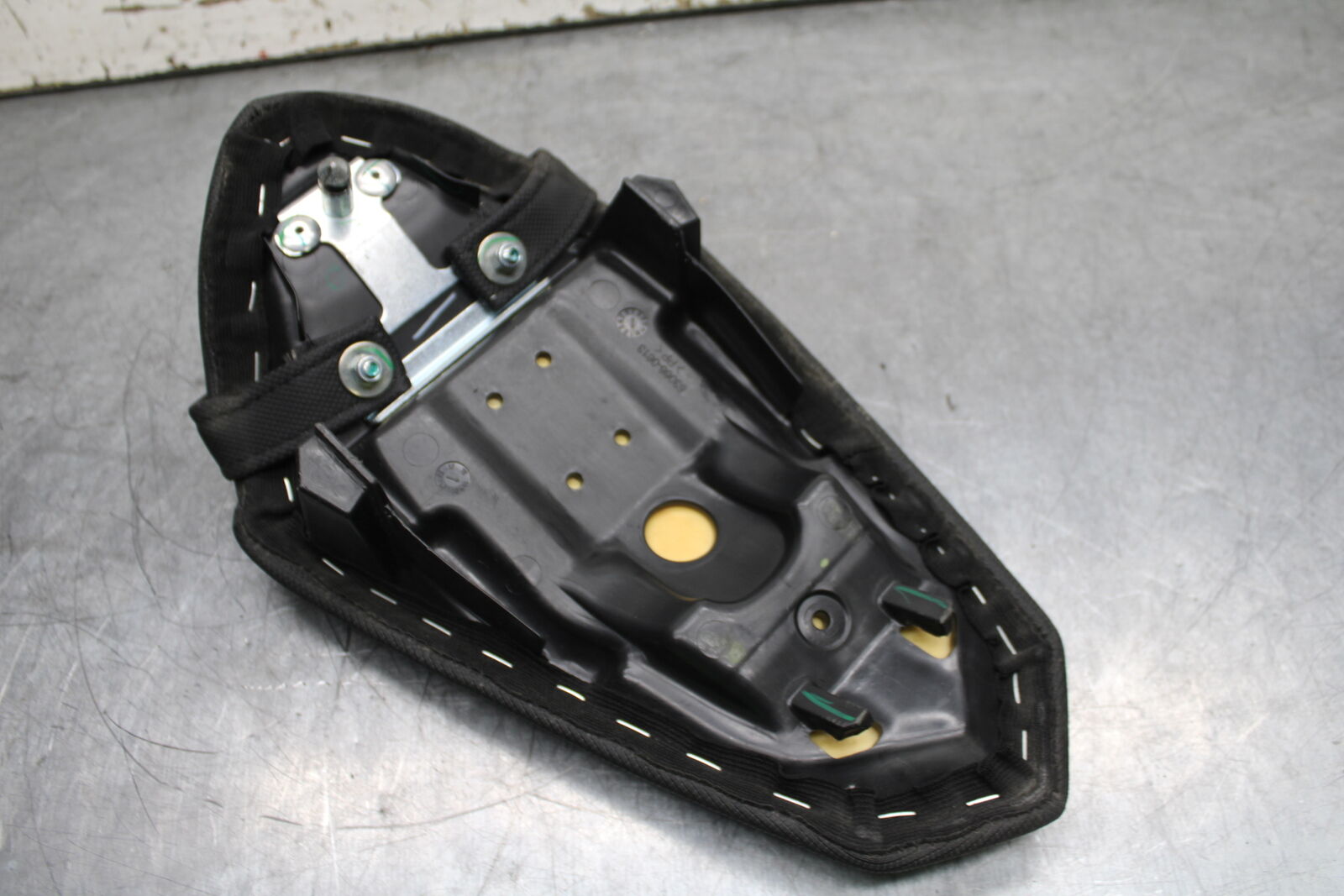 19-22 KAWASAKI Z400 REAR BACK PASSENGER TANDEM SEAT PAD SADDLE PILLION BB738