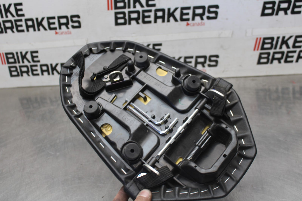 23-24 YAMAHA MT-07 REAR BACK PASSENGER TANDEM SEAT PAD SADDLE PILLION BB927